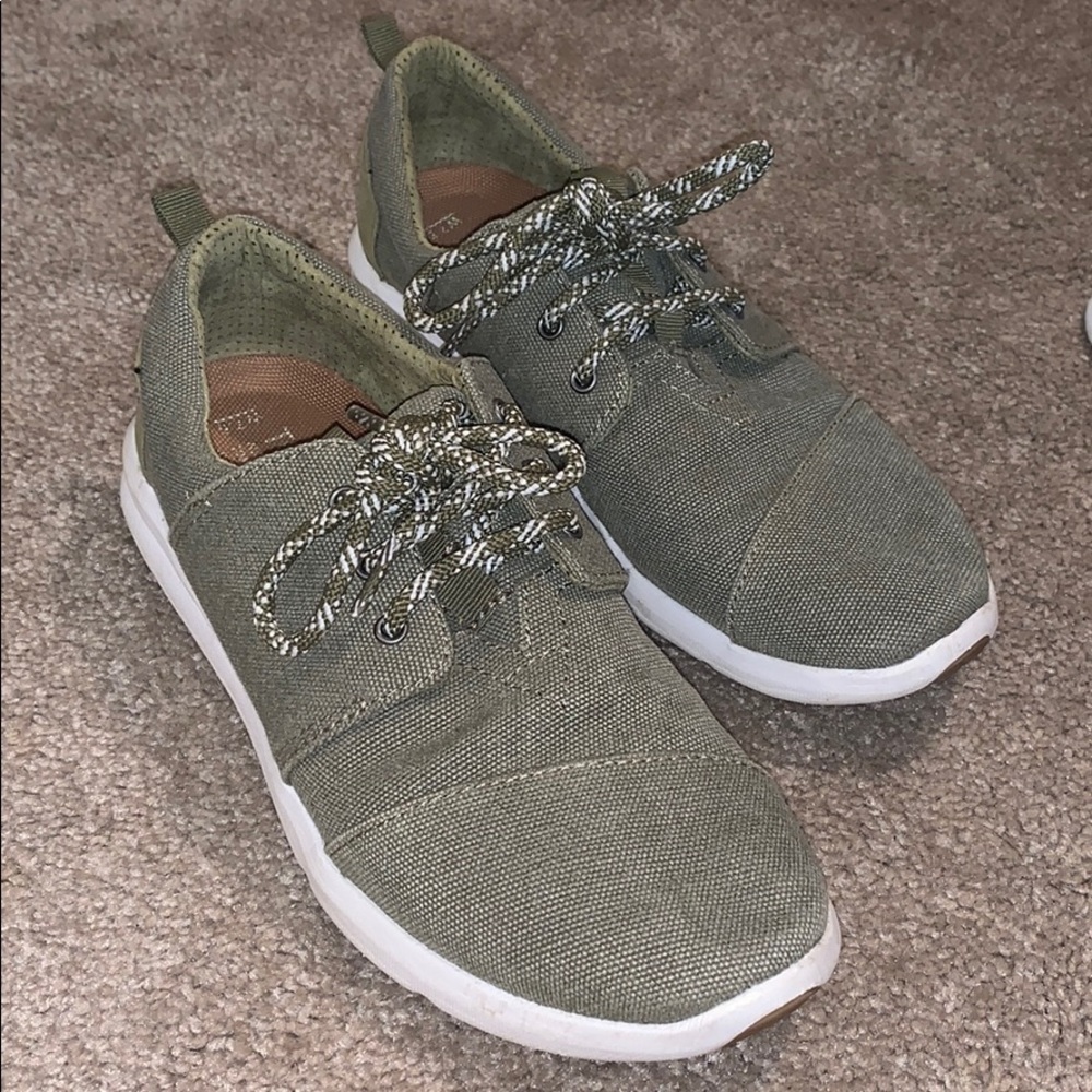 Tom’s sneakers